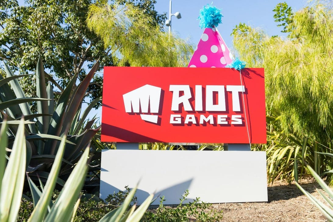 riot-games-entrance-logo