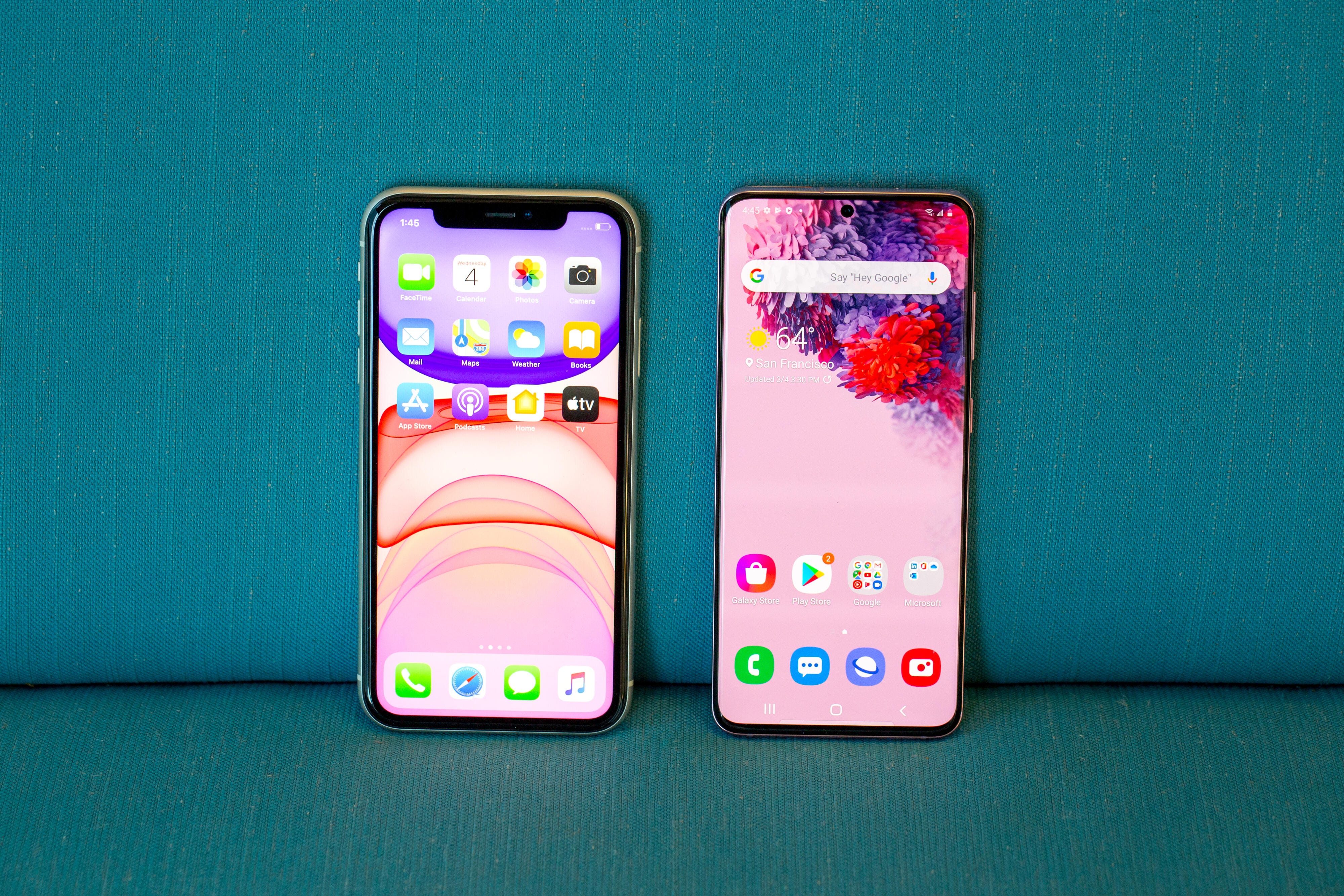 Berucht Gouverneur Verbergen iPhone 11 vs. Galaxy S20: Apple and Samsung's flagship phones compared -  CNET