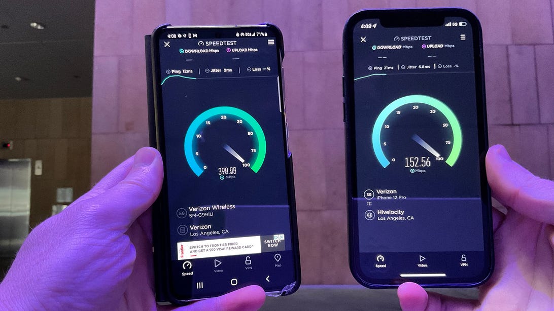 Samsung Galaxy S21 5G (left) connected to C-band network vs. iPhone 12 Pro (right) connected to millimeter wave 5G network.