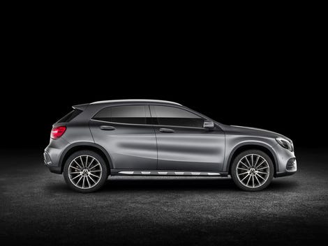 The 18 Mercedes Benz Gla250 Keeps The Updates Simple Roadshow