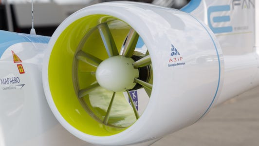 ​The Airbus E-Fan 2.0 has dual ducted fans with variable-pitch blades. The ducting improves thrust, decreases noise, and makes the plane safer while people are near it on the ground.